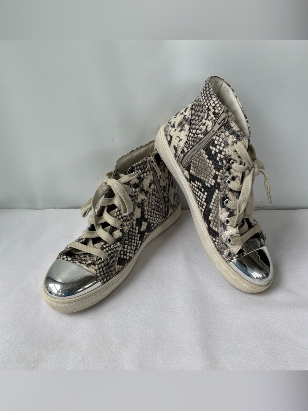 Steve Madden Hightop Sneakers Snake Print Metallic Rezume Collection Size 7.5 B